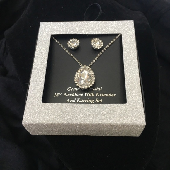 Genuine Crystal Necklace 18 in and Post Earrings Matching Set - Picture 5 of 6